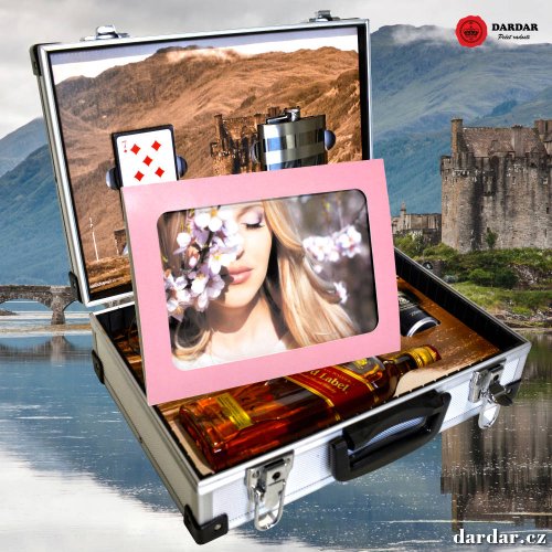 Dárkový kufr Johnnie Walker Red Label - Varianta zboží: Ozdobný rámeček růžová + 120 Kč